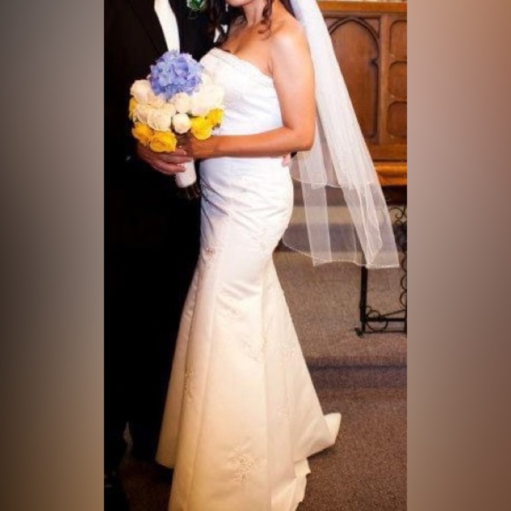 Wedding gown